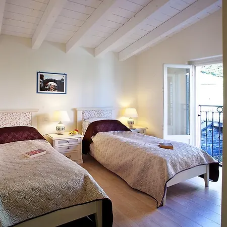 Belvedere Menaggio-4 Luxury Homes-by Italian Casa Paradiso, Apartmento Belvedere, Woon Belvedere Penthouse, Vh Bella Vista Daire Menaggio