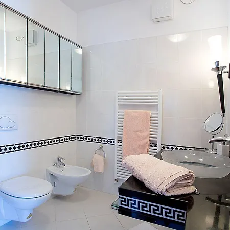 Apartament Belvedere Menaggio-4 Luxury Homes-by Italian Casa Paradiso, Apartmento Belvedere, Woon Belvedere Penthouse, Vh Bella Vista Menaggio